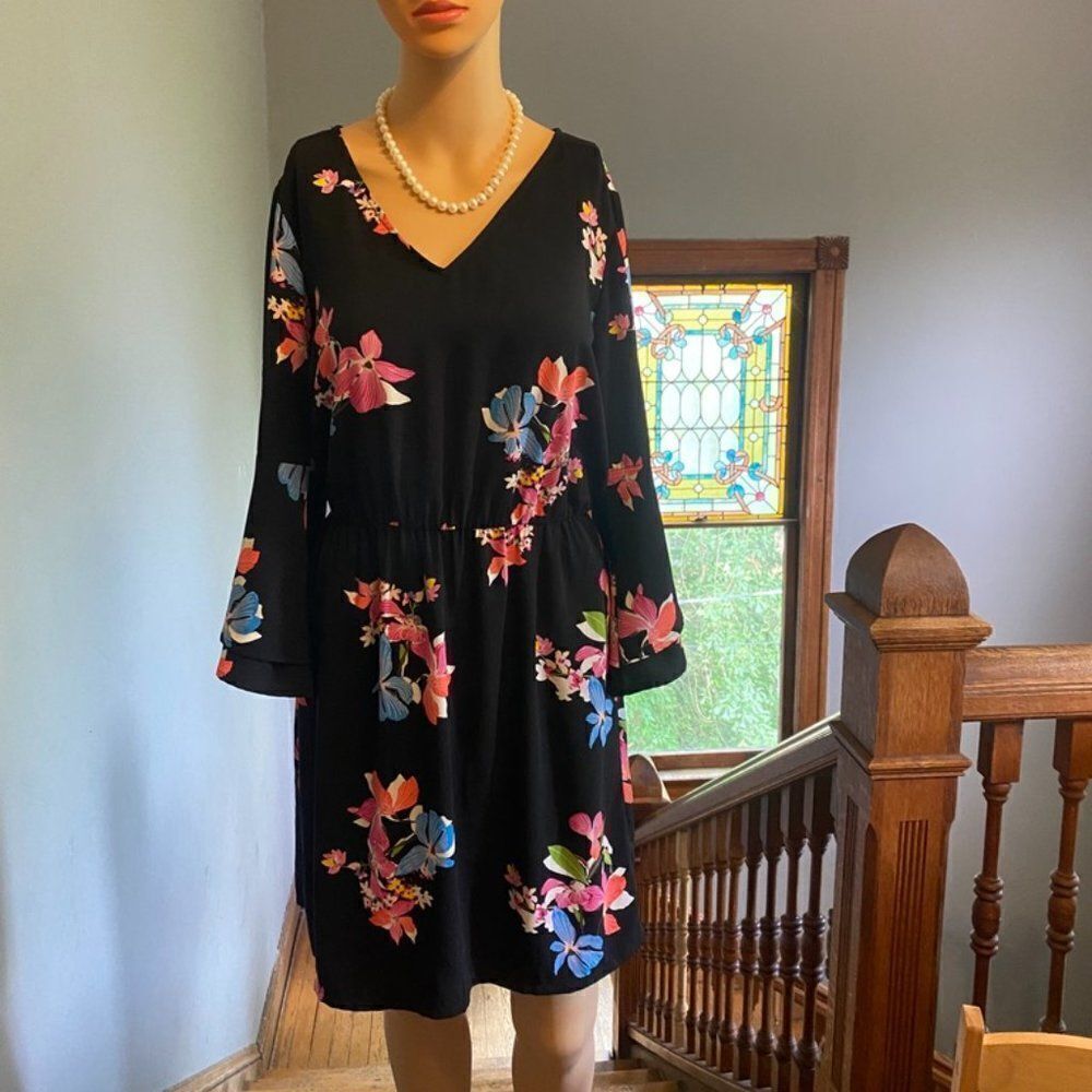 A New Day Floral Dress -- Size Small (measures larger)